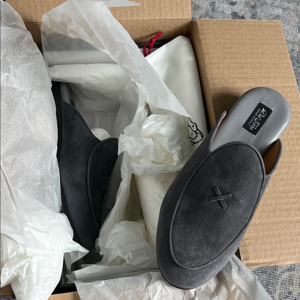 NIB Del Toro Grigio suede Milano mule